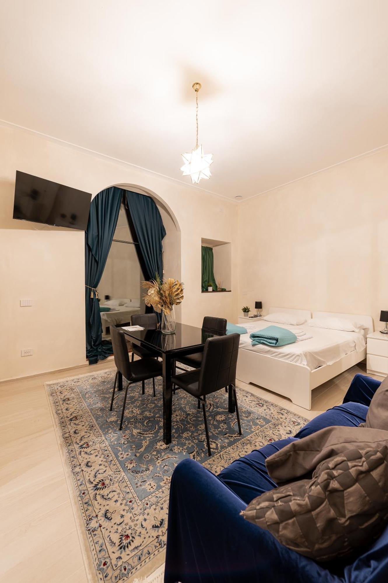 Raphael Temporary In Apartment Urbino